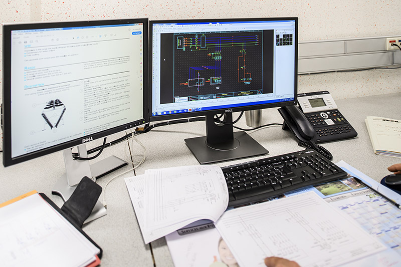écran ordinateur sur un bureau
